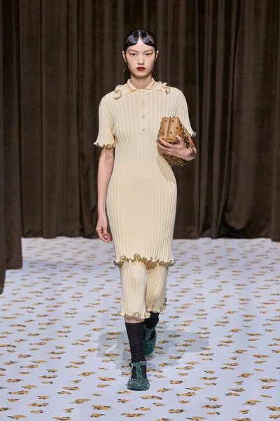 Look 30